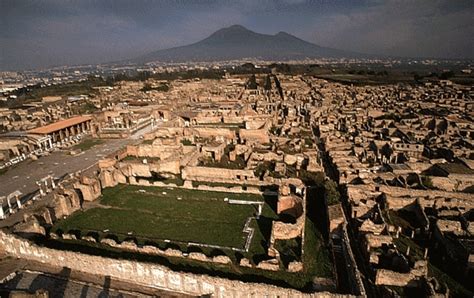 Pompeii Antik Kenti: Vesuv Yanardağının Patlaması ve Roma Dönemi Yaşamının Donmuş Anısı